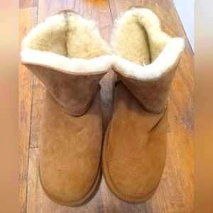 NWOT Ugg type boots